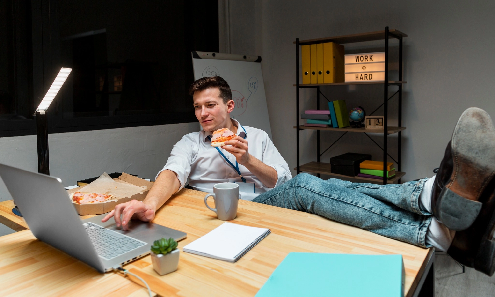 <p>Awas, Ada Risiko Tak Terduga Dari &#39;<em>Moonlighting</em>&#39; Alias Kerja Ganda</p>