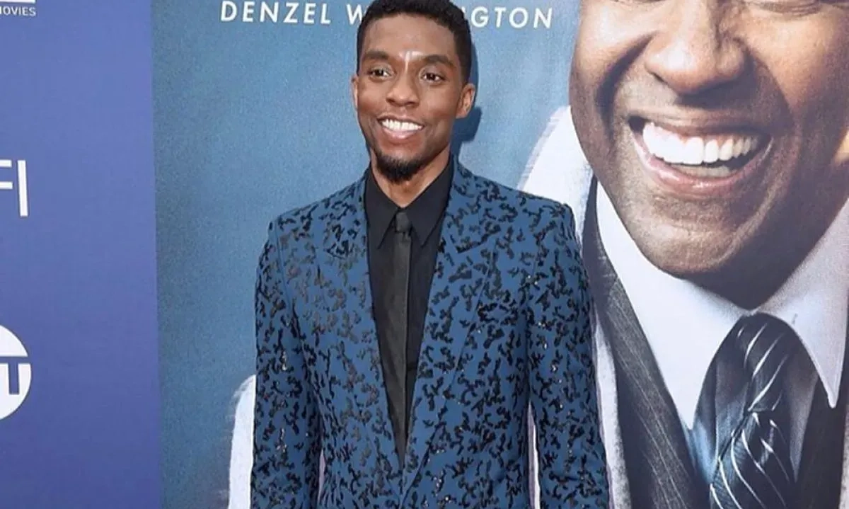 <p id="isPasted">Chadwick Boseman Dianugerahi Bintang Hollywood Walk of Fame</p>
