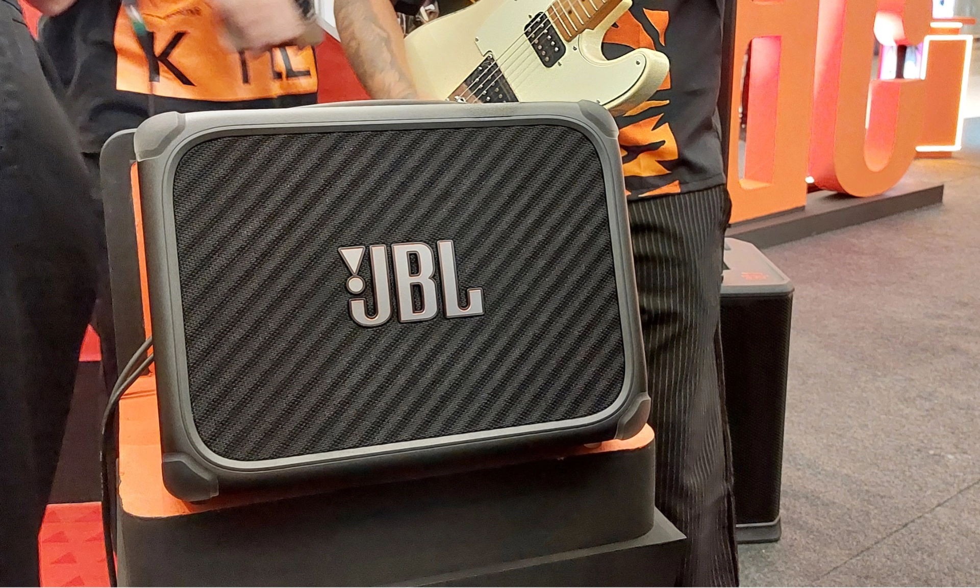 <p>JBL BandBox Tawarkan Cara Baru Bermain Musik Dengan Bantuan AI<br id="isPasted"><br></p>