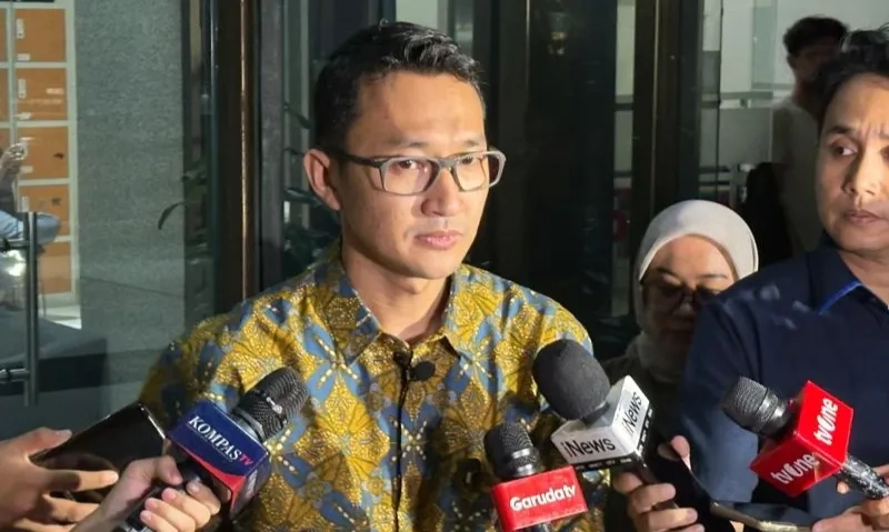 <p>KPK Geledah Dinas Pendidikan Riau</p>