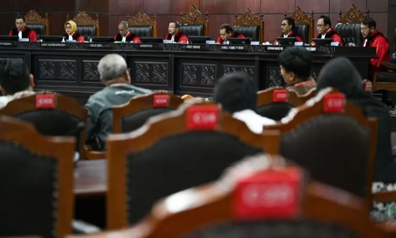 <p>MK Putuskan Polisi Duduki Jabatan Sipil Harus Pensiun</p>