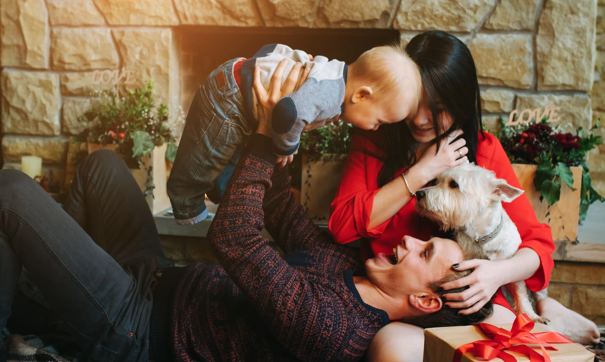 <p id="isPasted">Orang Tua Bermesraan di Depan Anak, Bolehkah?</p>