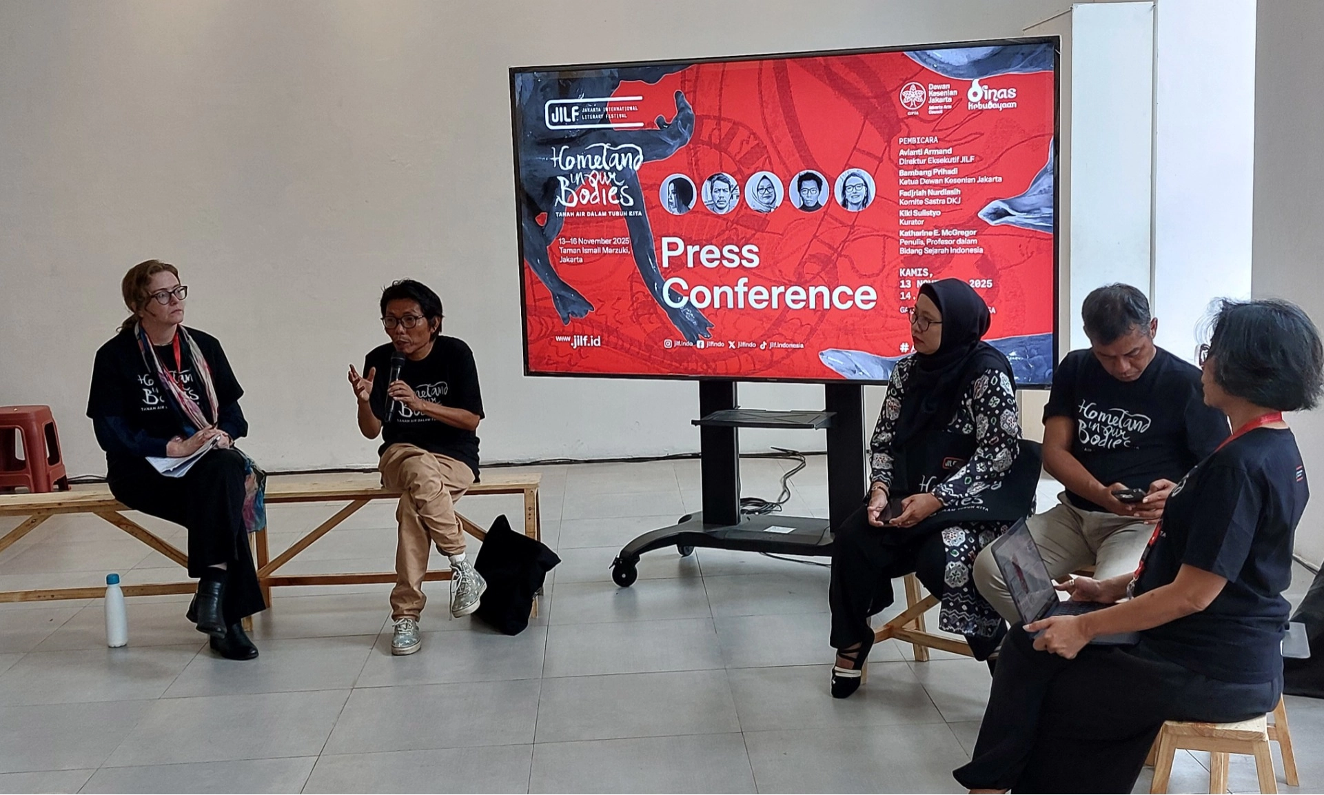 <p id="isPasted">JILF 2025 Menyuarakan Kemanusiaan Melampaui Bangsa</p>