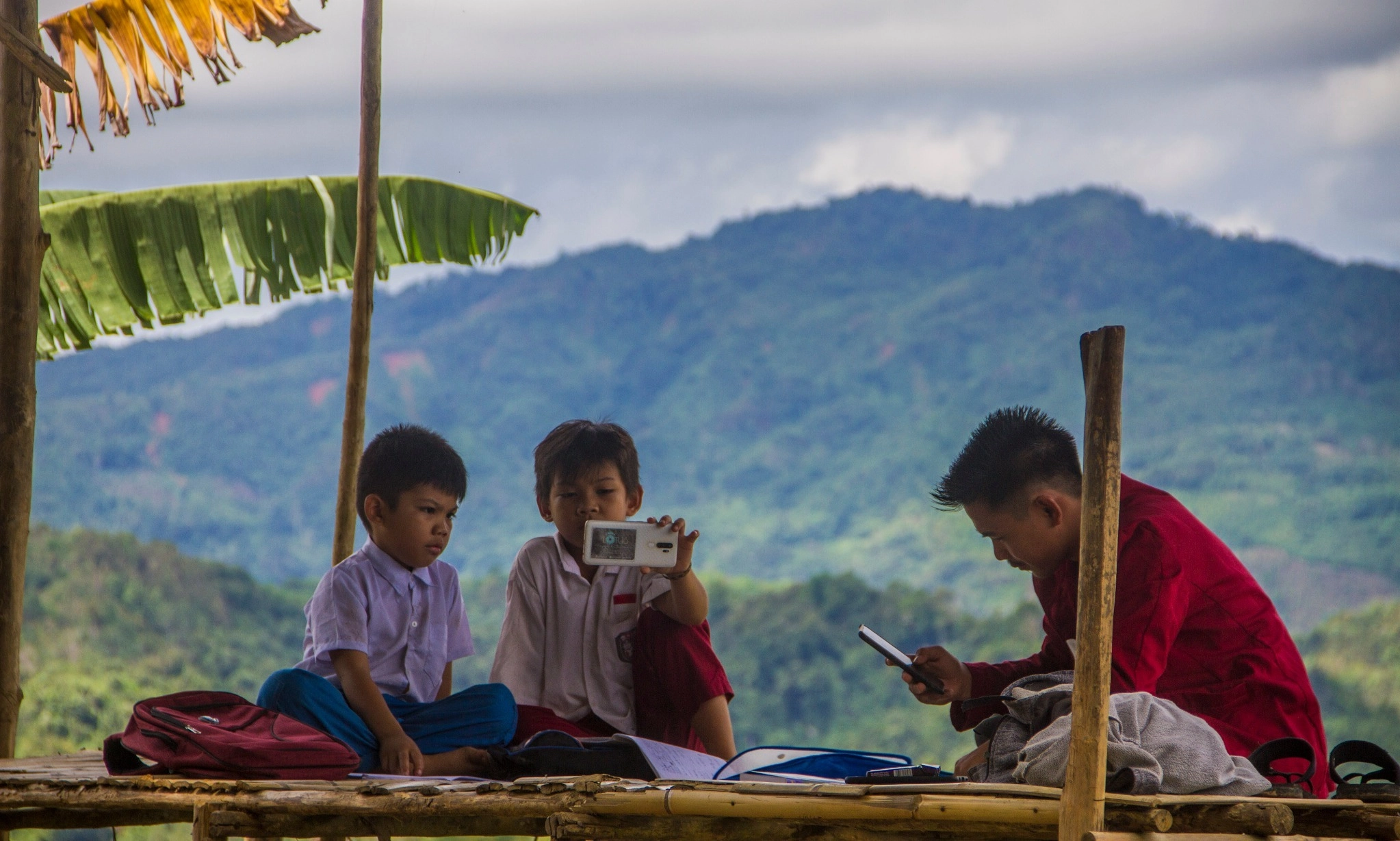 <p>Hingga Kini, 3.000 Ribu Desa Belum Terjangkau Sinyal Komunikasi</p>
