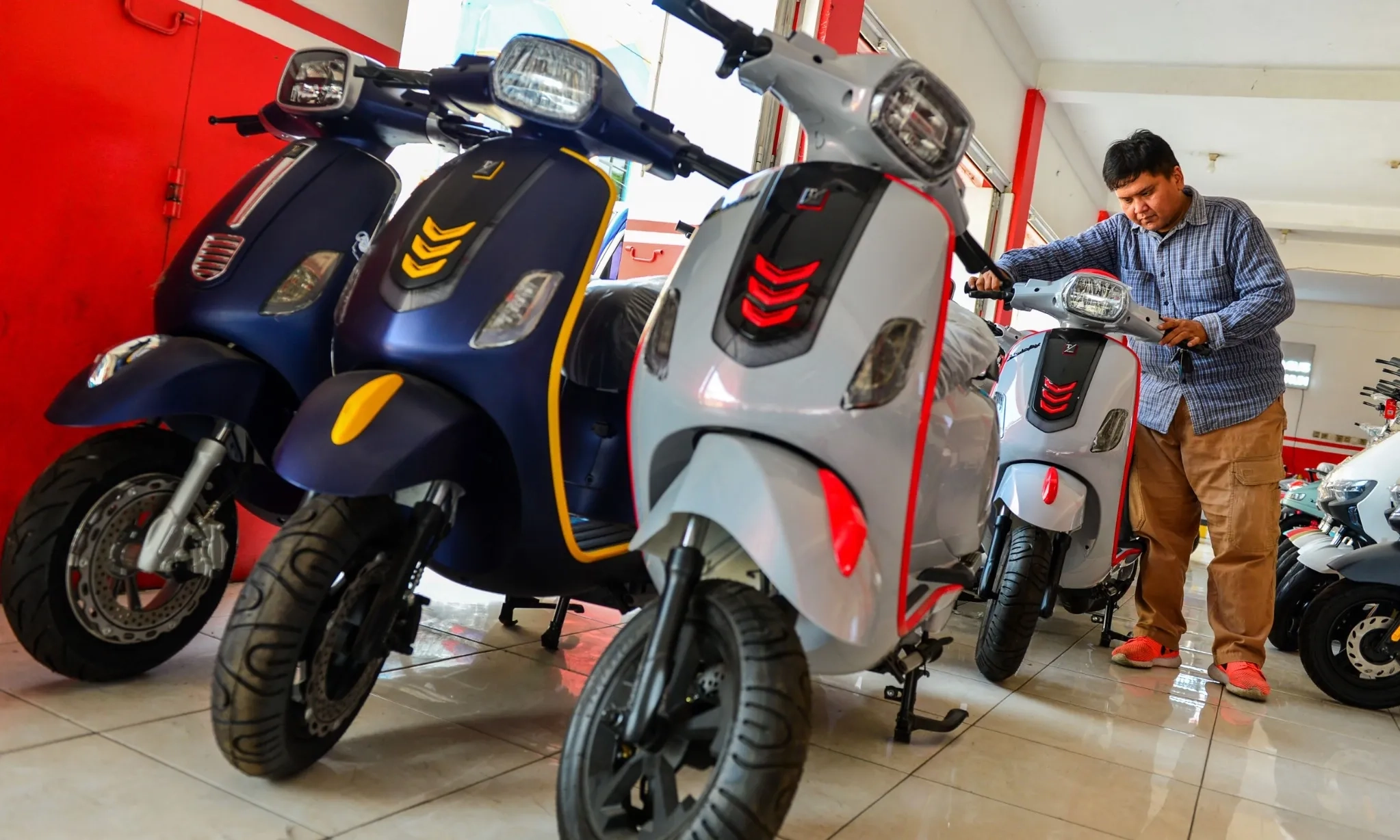 <p>Dukung Pertumbuhan, Menperin Rumuskan Insentif Motor Listrik 2026</p>