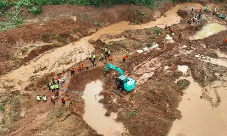 <p>Korban Longsor Cilacap Mengungsi Di Balai Desa Dan Sekolah</p>