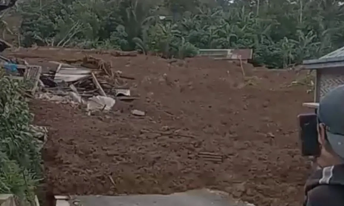 <p>Rumah dan Sawah Rusak Akibat Longsor di Banjarnegara</p>