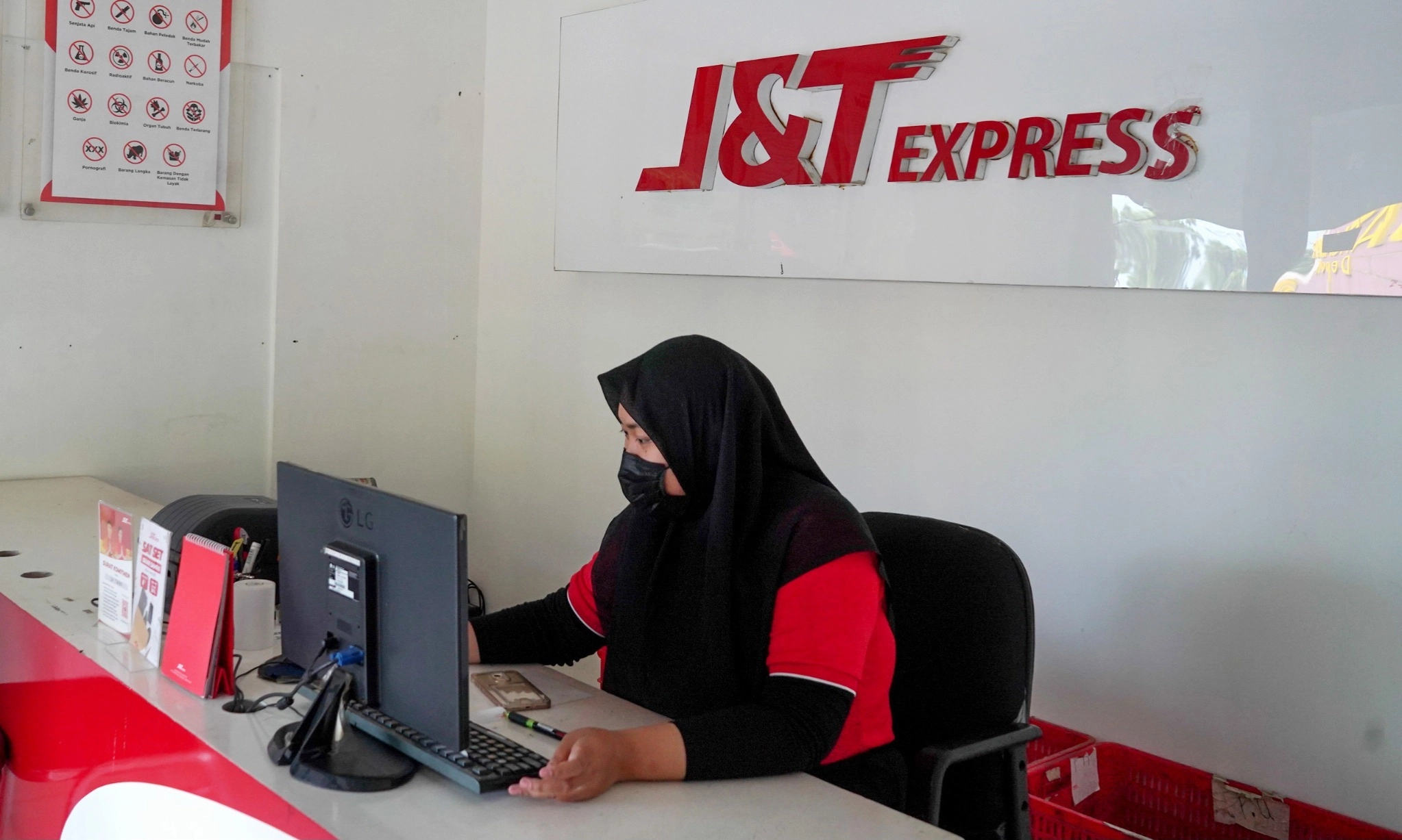 <p id="isPasted">Cegah Penipuan <em>Online</em> Berkedok Pengiriman Logistik, J&amp;T Express Kampanyekan 3C</p>