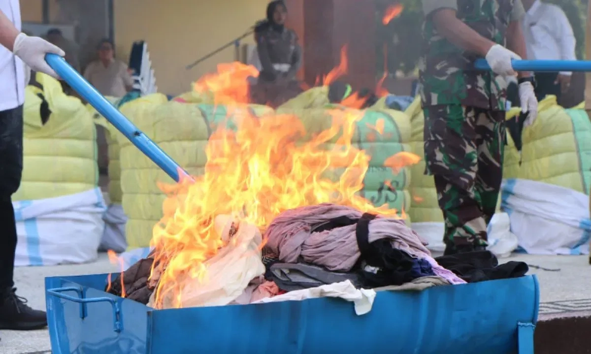 <p>Purbaya Ogah Legalisasi Usaha Thrifting di RI, Titik!</p>