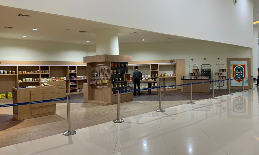 AP I Resmikan Gerai UMKM Premium Bandara Syamsudin Noor