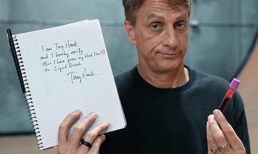 Papan Skateboard Mengandung Darah Tony Hawk Ludes Terjual