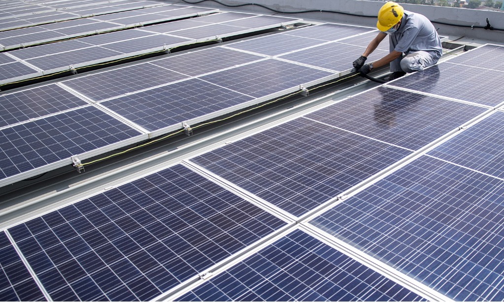 Ratusan Batere PLTS Karimunjawa Rusak