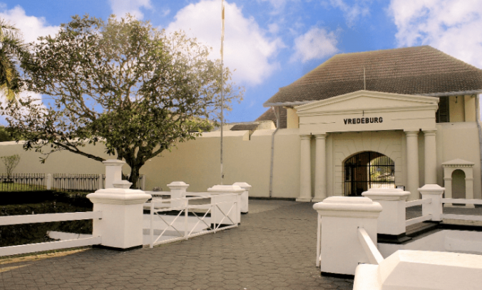 Mistik Noni Belanda Berkaki Kuda Di Benteng Vredeburg