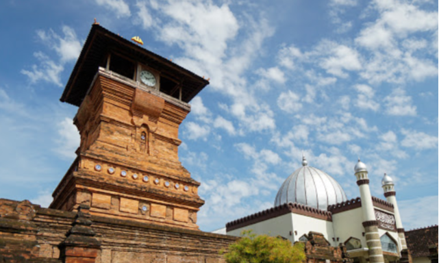 Mengintip Jejak Akulturasi Hindu-Islam Lewat Masjid Kuno