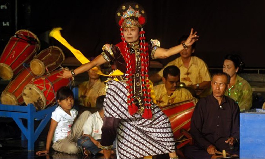 Menapaki Jejak Tari Topeng Menor Di Subang