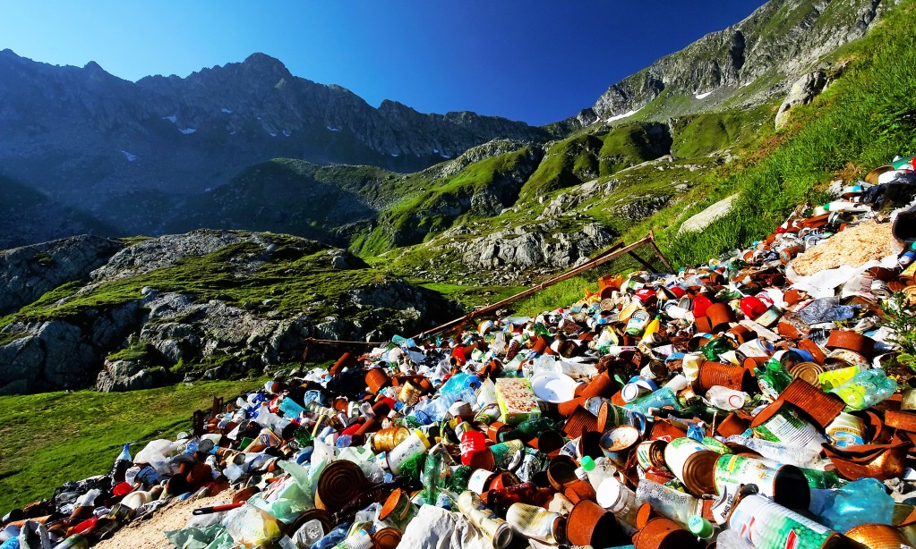 722 Kg Sampah Diturunkan Dari Jalur Pendakian Gede-Pangrango