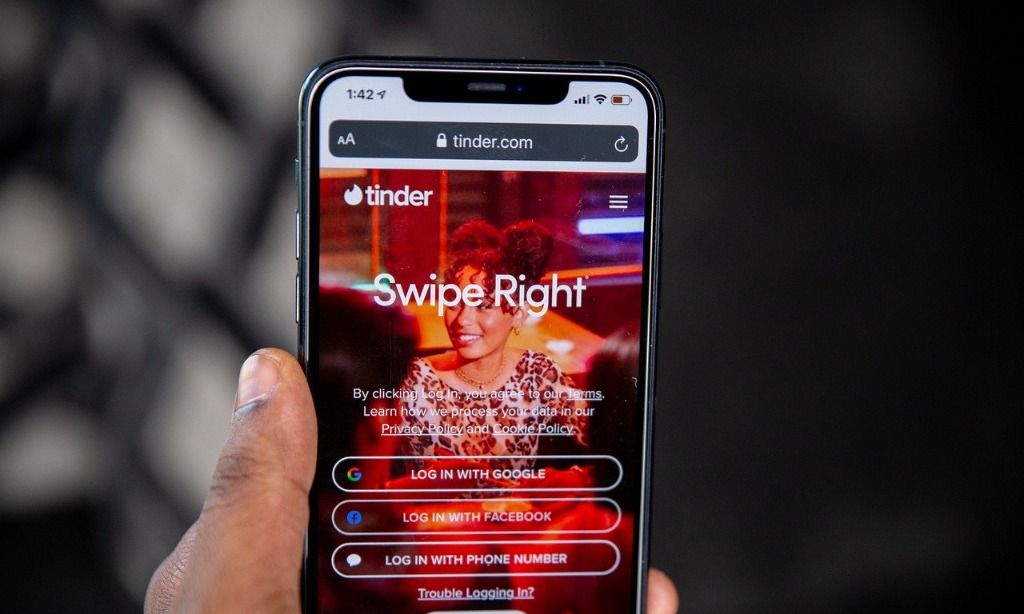 Tinder Blokir Simon Leviev Usai Film "Tinder Swindler" Viral