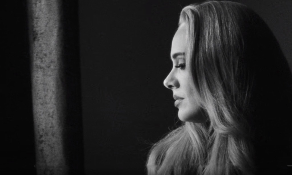 Adele Boyong Tiga Penghargaan Brit Awards