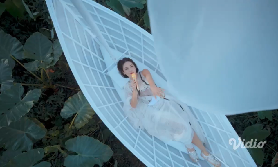 Semesta Imajinasi Andien Dalam “Melodi Monolog: Dan Lalu”