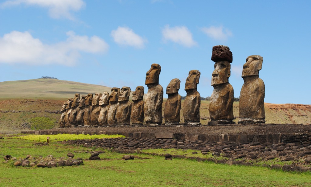 <i>Moai</i> Ikonik Dikembalikan Ke Tempat Asalnya Di Pulau Paskah