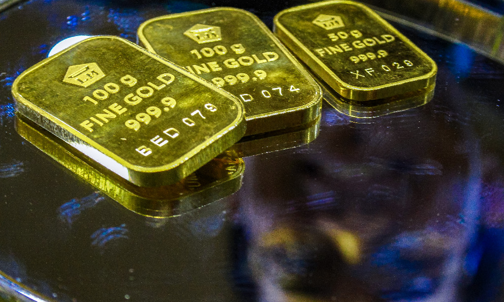 Merosot Ceban, Harga Emas Antam Jadi Rp984.000/gram