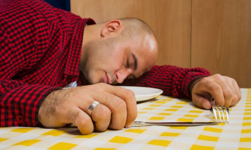 Penyebab Timbulnya Rasa Kantuk Usia Makan