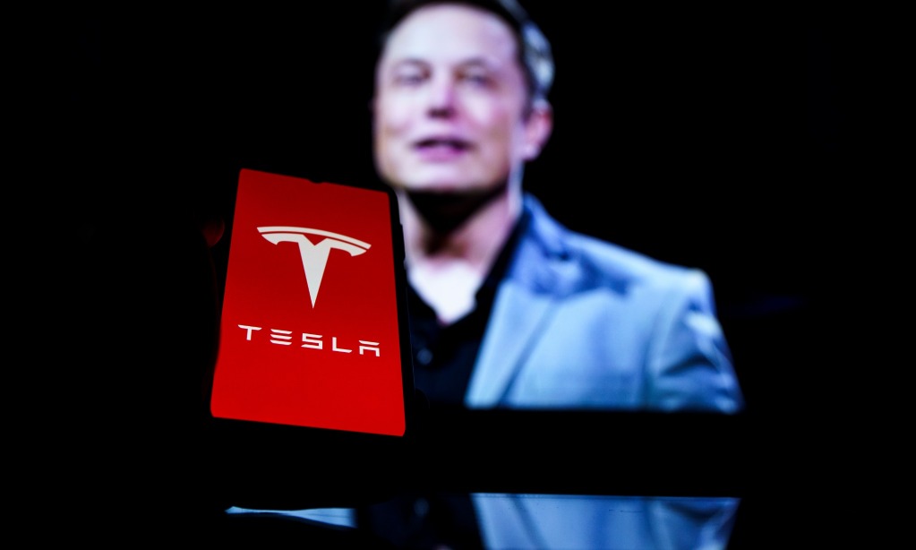 Elon Musk Akan PHK 10% Pegawai Tesla