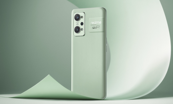 Realme Punya Ponsel Untuk Cewek Kue, Cewek Bumi, Dan Cewek Mamba