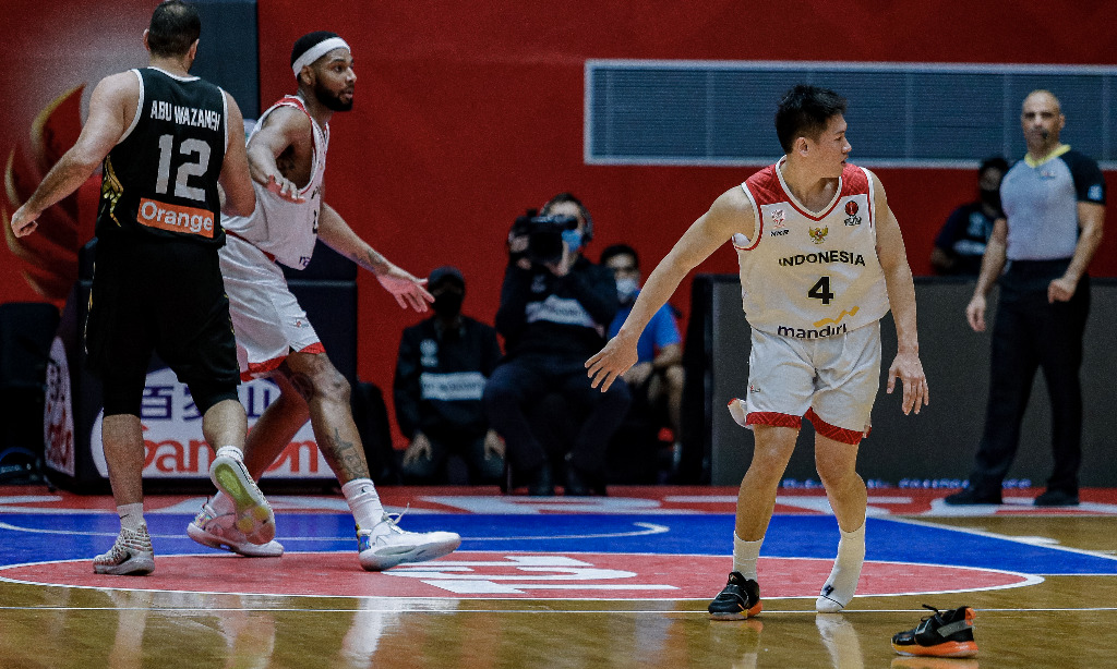 FOTO CERITA: Sepatu Lepas Warnai Laga Indonesia di FIBA Asia Cup 2022