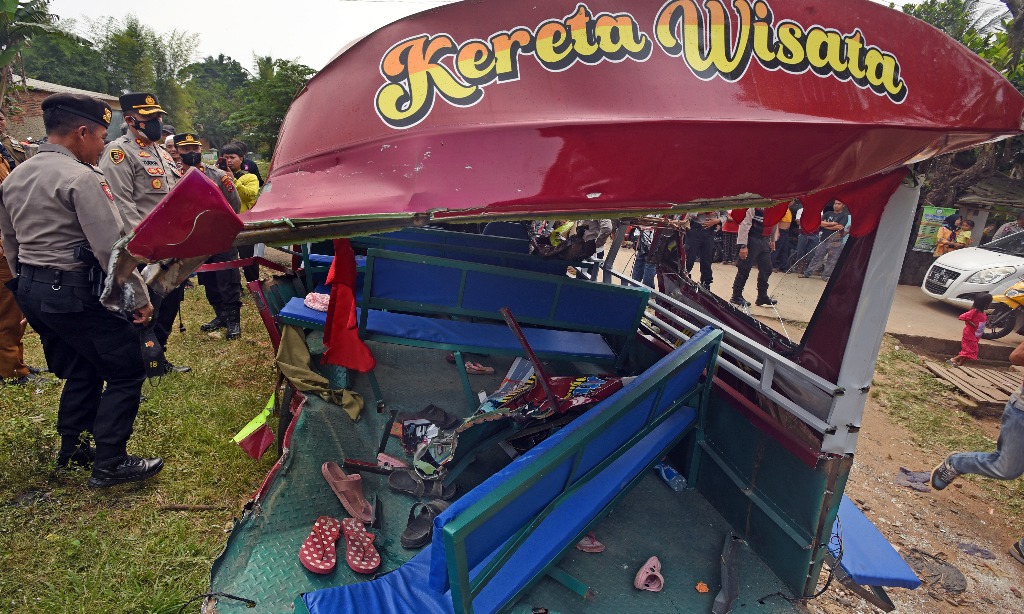 Odong-odong Tertabrak Kereta Api, DPR: Tutup Semua Perlintasan Ilegal