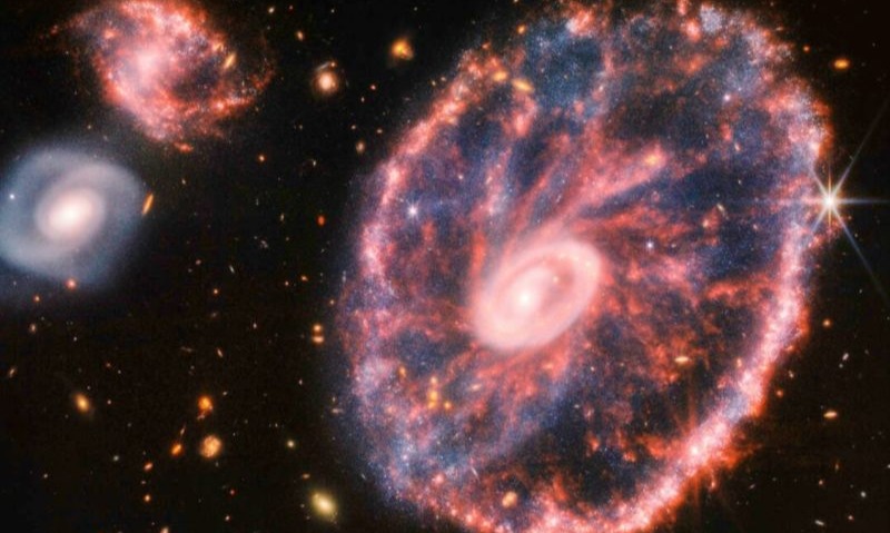 Teleskop James Webb Tangkap Gambar Cincin Warna Galaksi Cartwheel