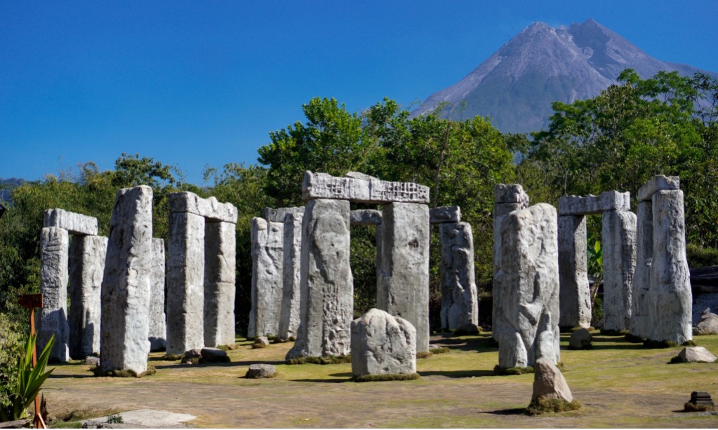 Berwisata Ke Stonehenge Cangkringan