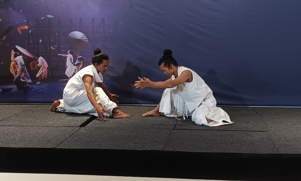 “Under the Volcano” Pentas Teater Dari "Syair Lampung Karam"