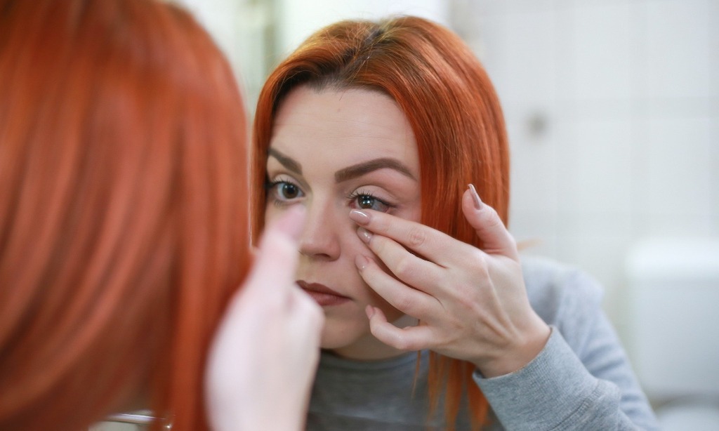 Cara Memilih Softlens Yang Aman Untuk Mata