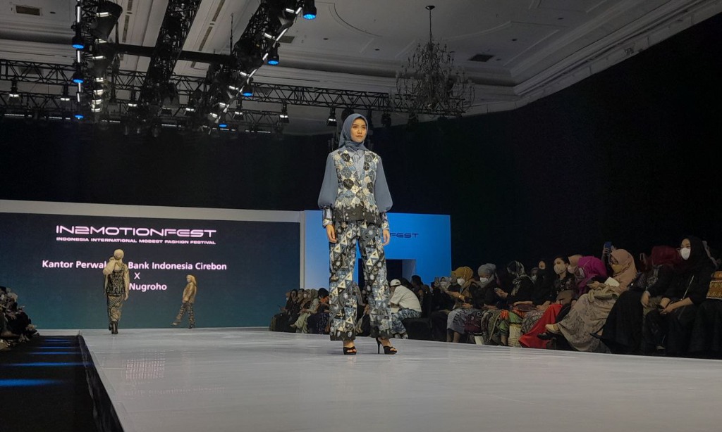 Nina Nugroho Angkat Batik Ciwaringin Di IN2MOTIONFEST 2022