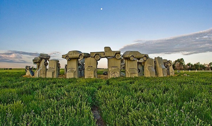 Carhenge, Stonehenge Imitasi Yang Dibuat Dari Mobil Bekas