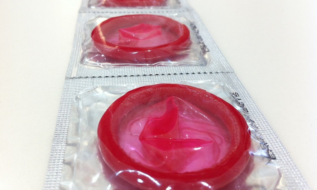Penggunaan Kondom Rasa, Amankah Untuk Hubungan Seks?