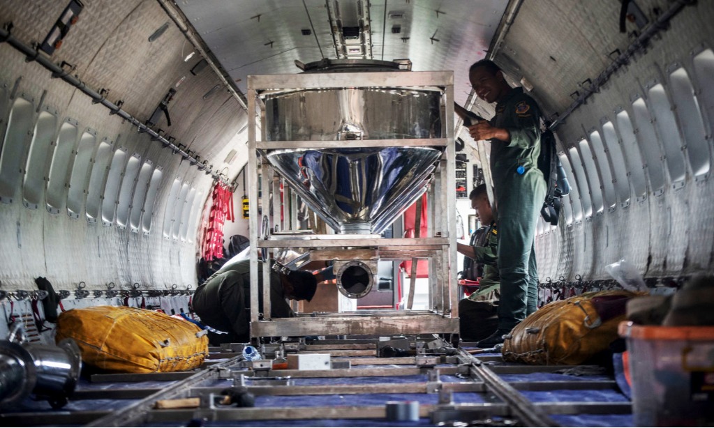 Modifikasi Cuaca, 29 Ton Garam Ditabur Di Langit Bali
