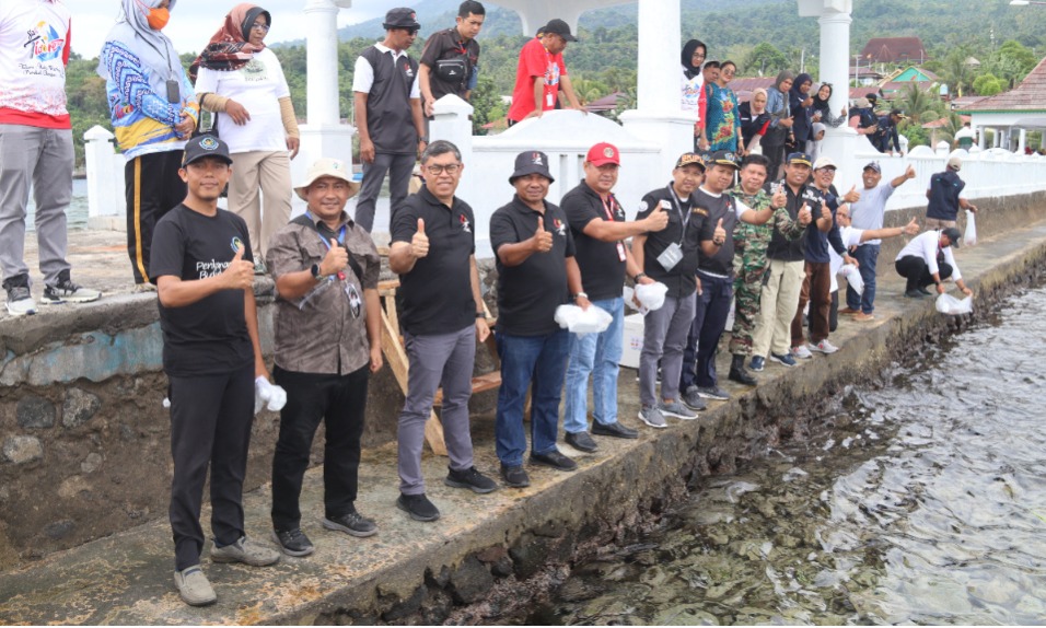 KKP Tebar 3.000 Benih Ikan Nemo Di Maluku Utara