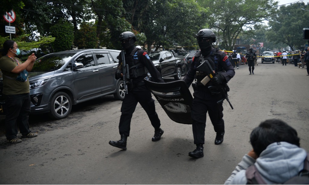 Bom Meledak Di Polsek Astanaanyar