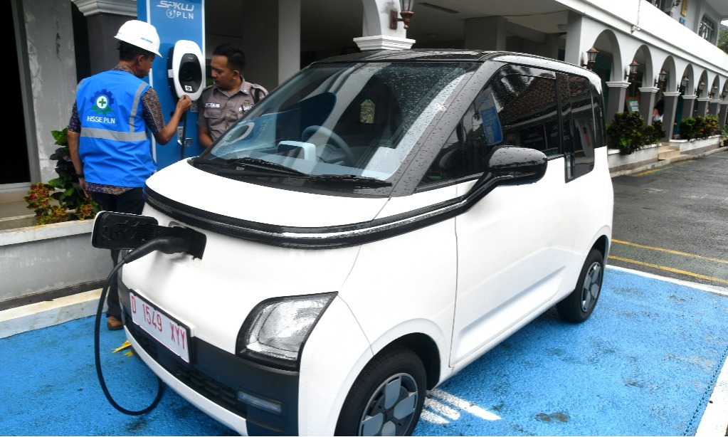 Ada Isentif, Jokowi Harap Industri Kendaraan Listrik Berkembang