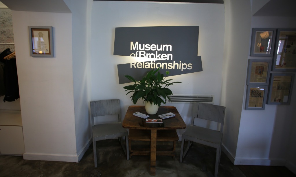 Museum of Broken Relationships Yang Menyimpan Ribuan Patah Hati