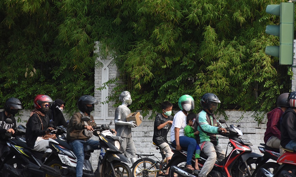 MUI Minta 'Manusia Silver' Ditertibkan