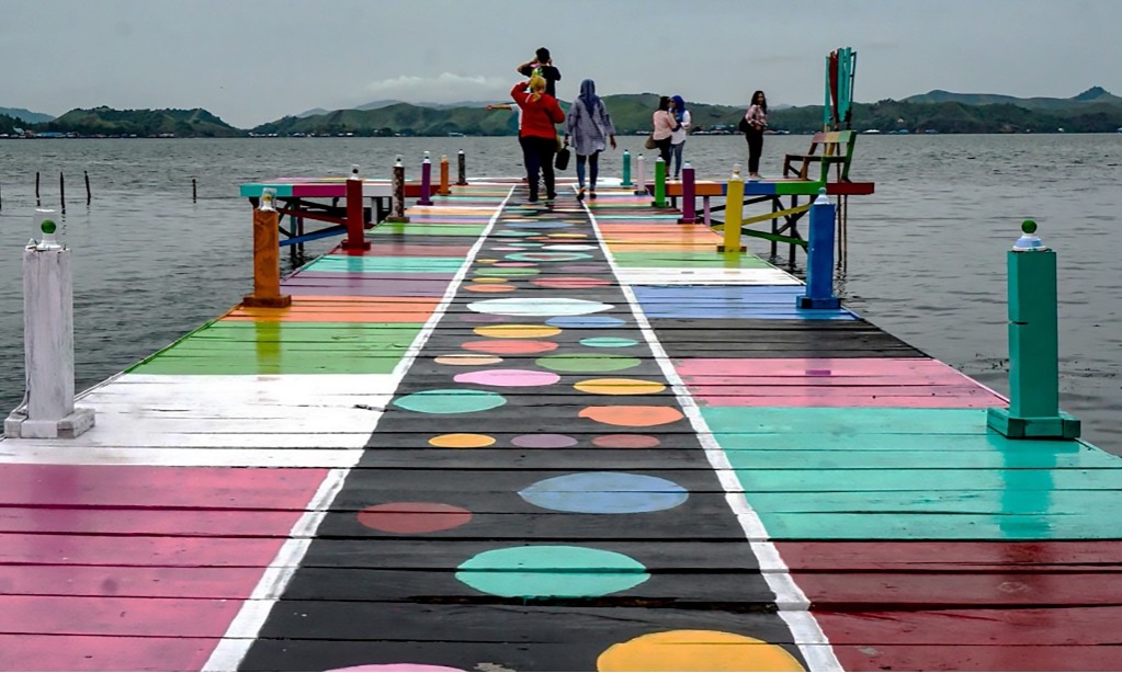 Warna-Warni Sentani Di Desa Wisata Kampung Yoboi