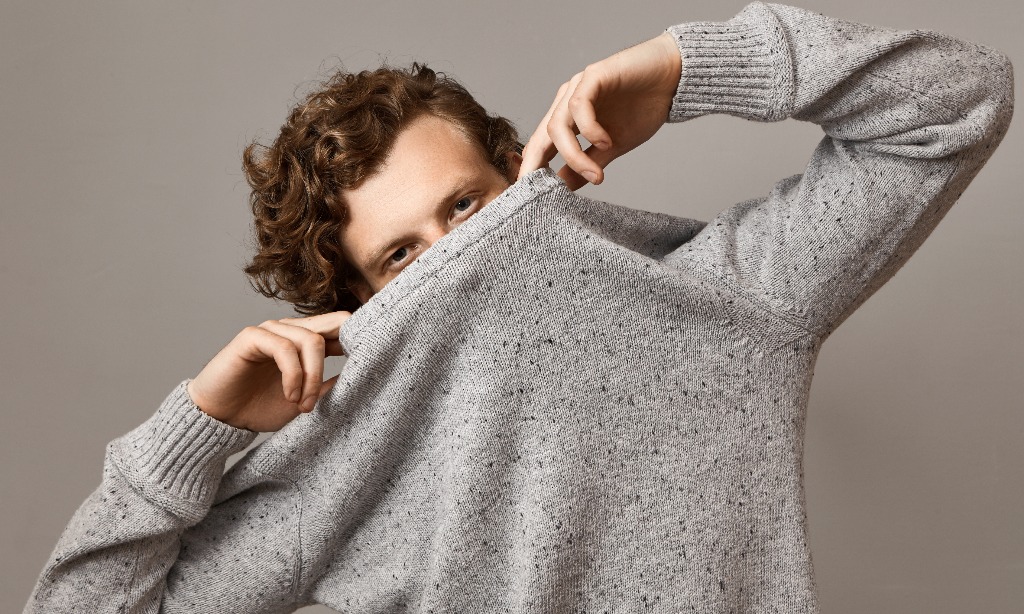 Tips Tampil Kasual Dengan <i>Mix And Match</i> Sweater