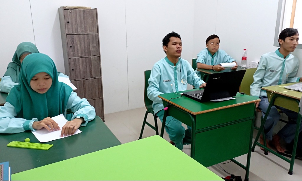 Mendukung Tuna Netra Memahami Dunia