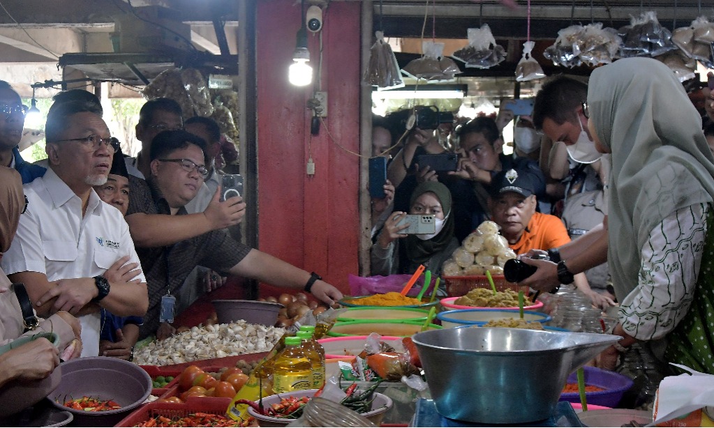 Harga Bapok Naik Sedikit, Mendag Dorong Bulog Operasi Pasar