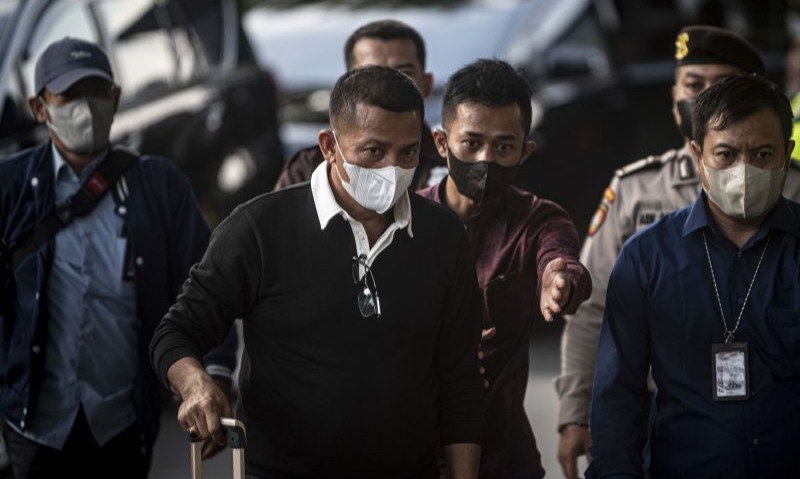 KPK Tahan Bupati Kepulauan Meranti