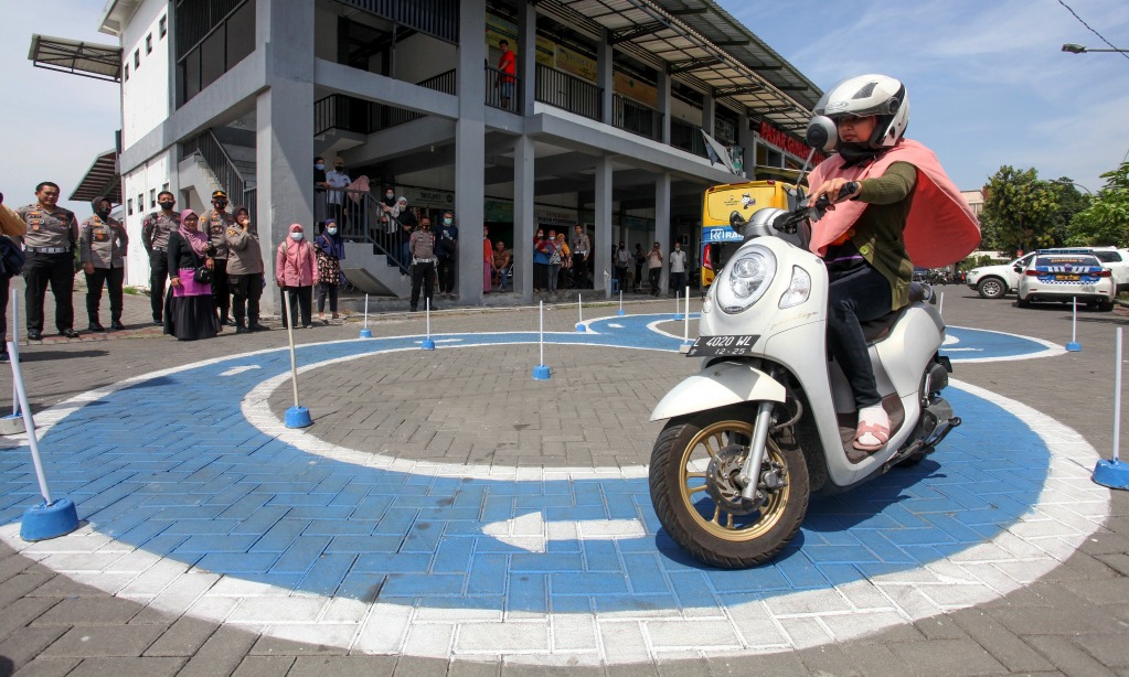 Tes Jalur Zig-Zag Dan Angka 8 Di Ujian SIM Akan Dikaji Ulang