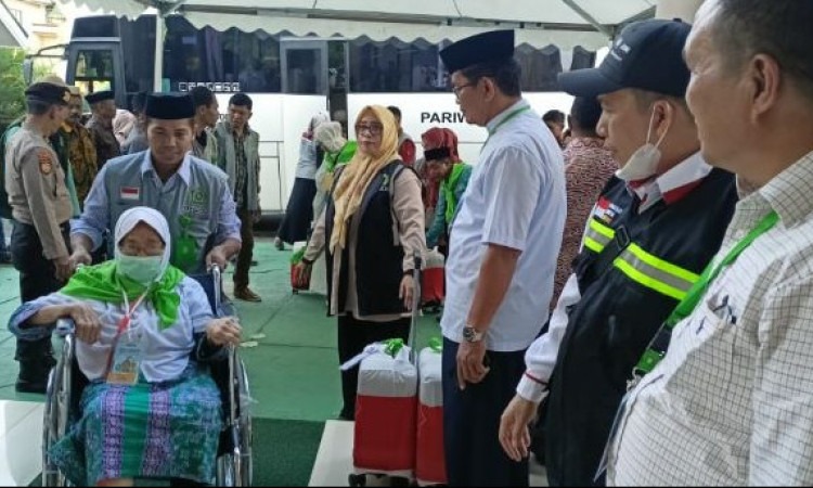 DPR Minta Kemenag Sediakan Mobil Golf Bagi Jemaah Haji Lansia